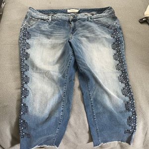 Embroidered boyfriend jeans